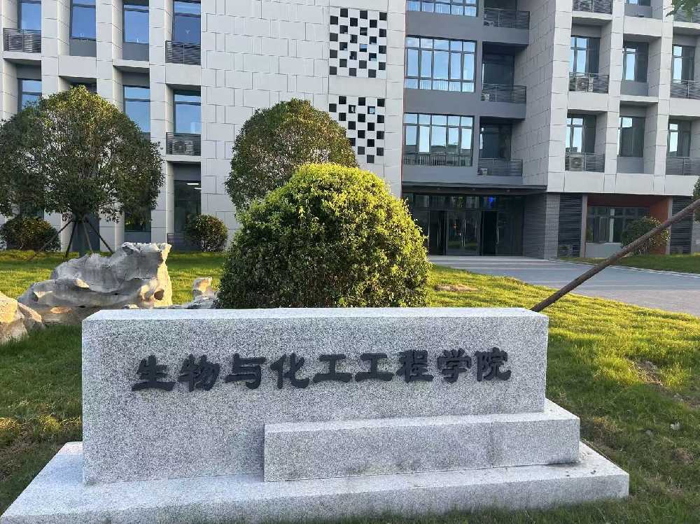 石棉县扬州职业大学体育场高杆灯项目